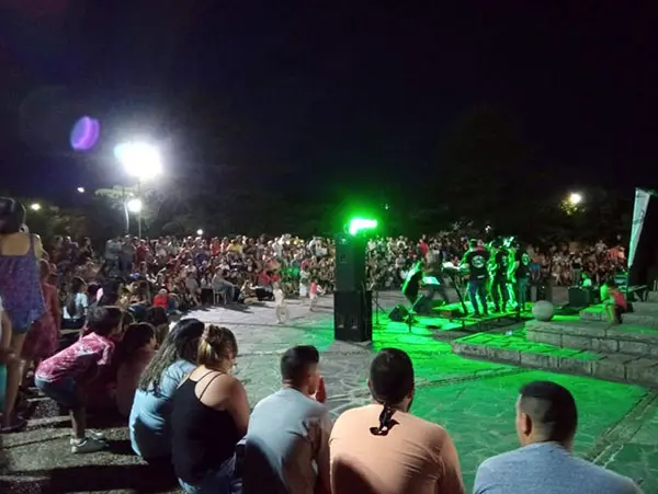 Mucho público en la plaza Mitre, en el ciclo cultural