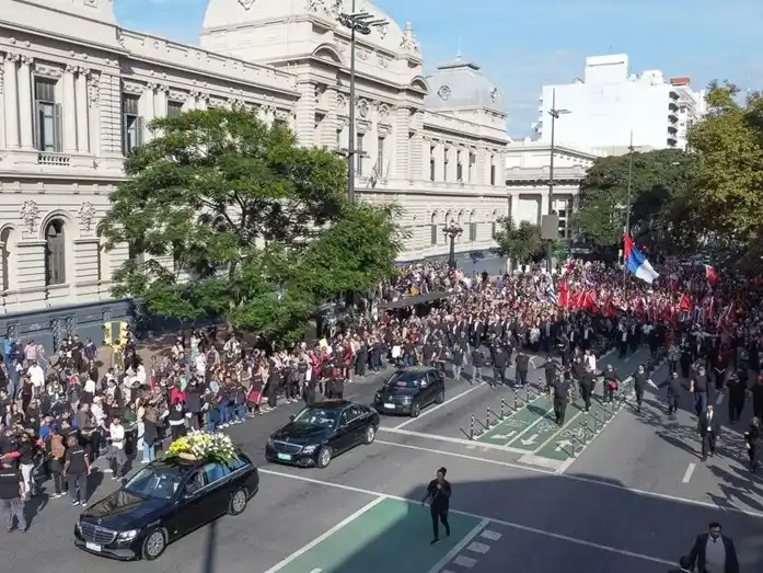 Una multitud despide en Montevideo a "Pepe" Mujica