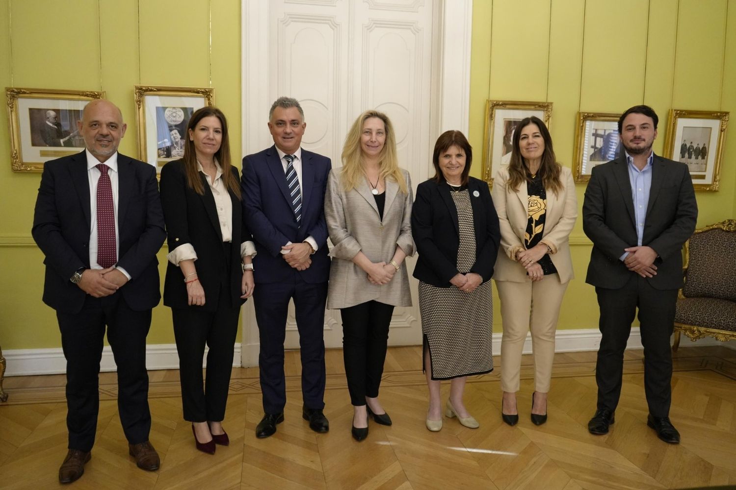 La foto en Casa Rosada luego del anuncio de alianza entre el PRO Libertad y LLA.