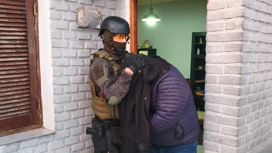 Fpa en arroyito: dos detenidos y secuestro de droga y arma de fuego 2