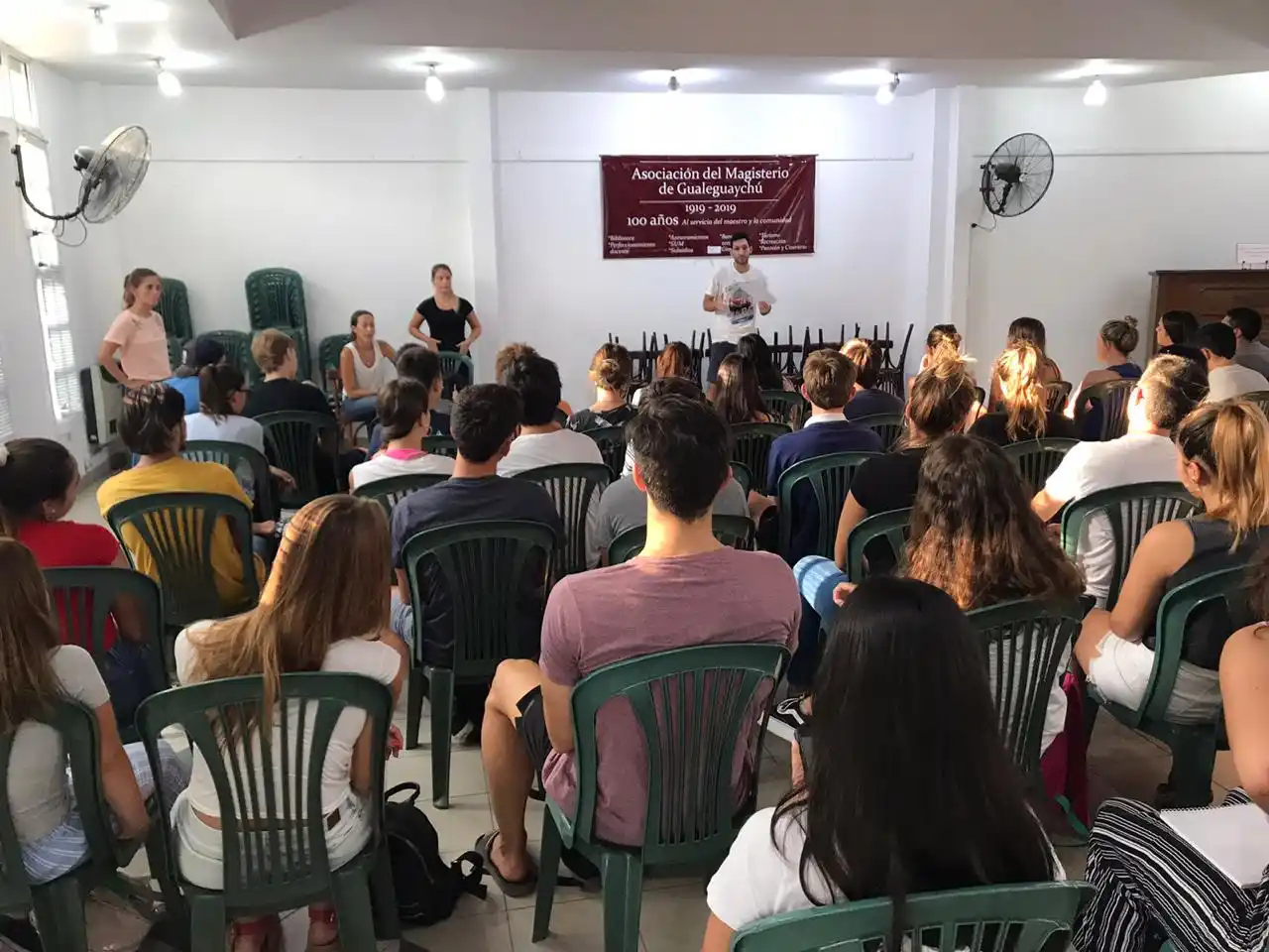 UBA XXI: decenas de estudiantes asistieron a la clase de presentación