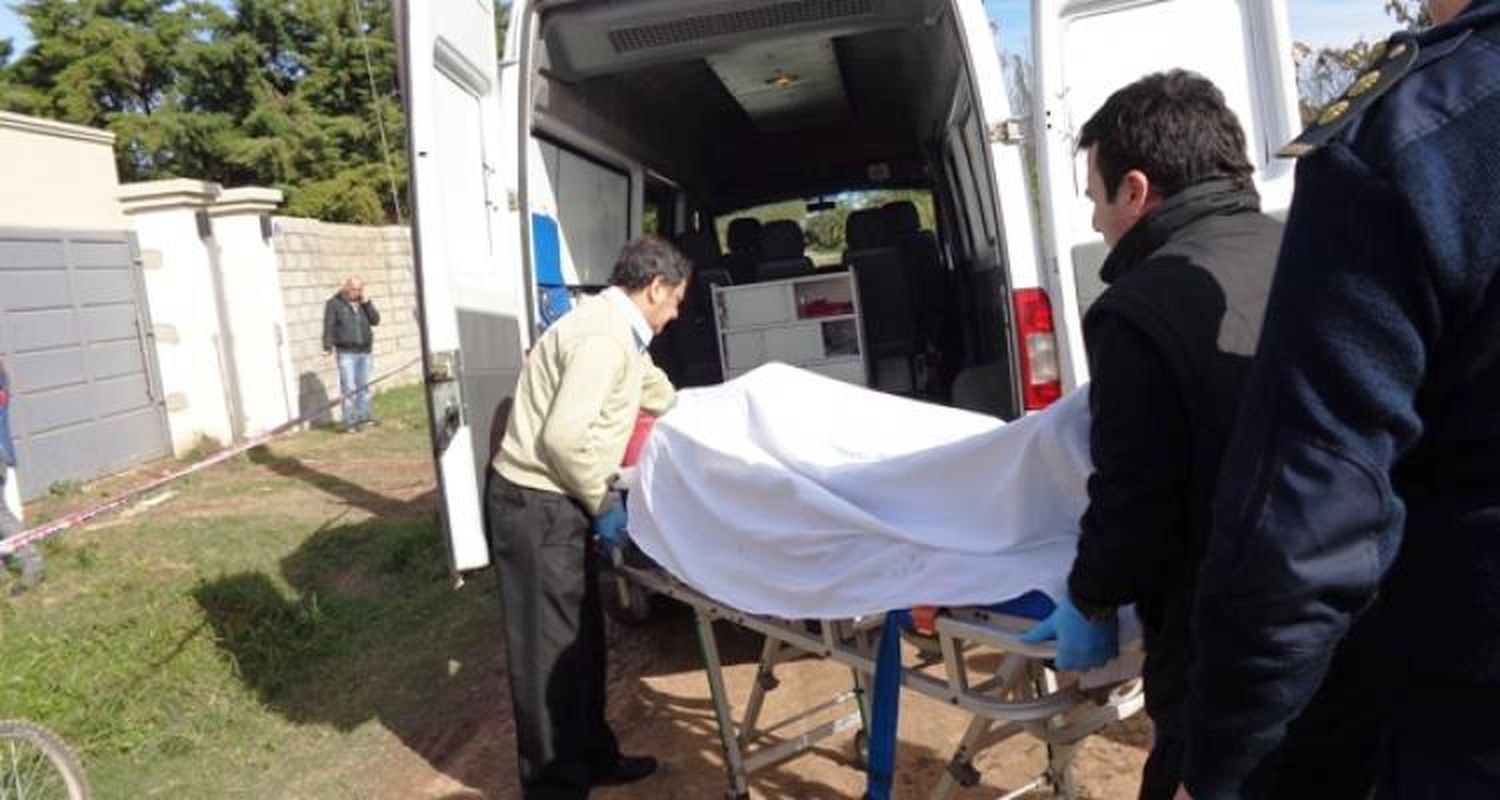 Investigan la muerte de un hombre que apareció sin vida en un zanjón