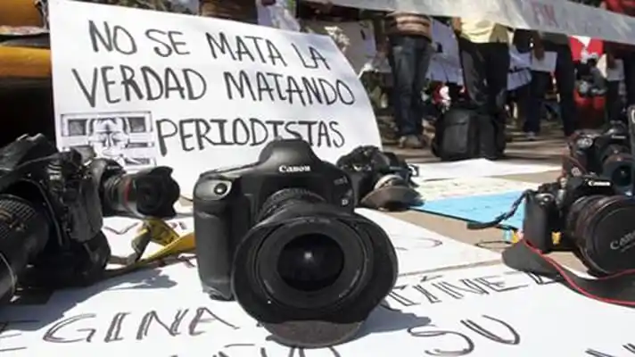Perseguidos y criminalizados: persisten ataques contra periodistas y políticos en Venezuela