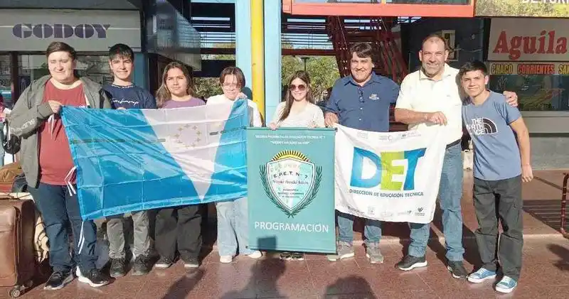 Docentes y estudiantes de la EPET 7 y EPET 4
partieron a competir en instancias nacionales