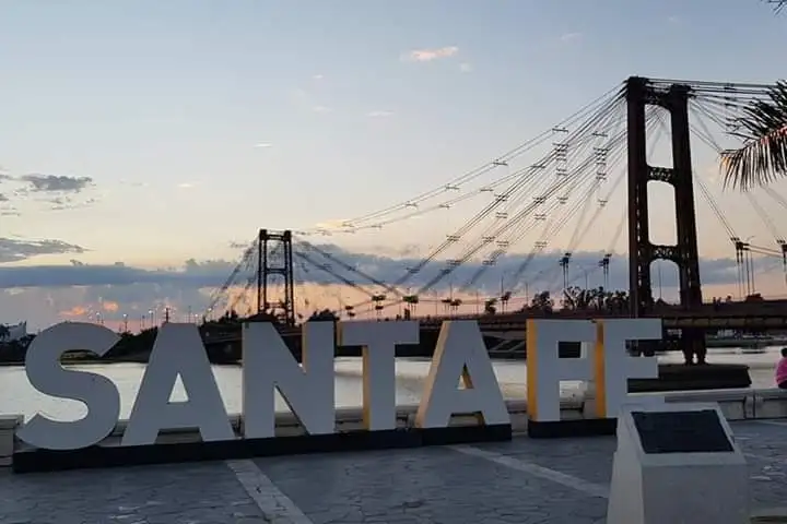Jueves con cielo mayormente nublado en Santa Fe