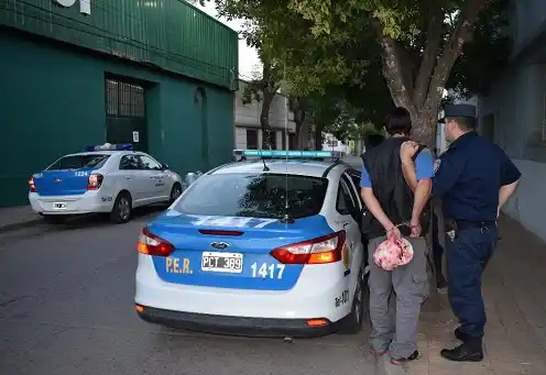 Joven fue detenido cuando robaba herramientas de Bourlot