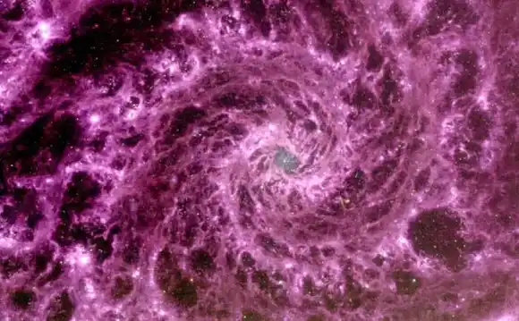 El telescopio revela el misterioso y polvoriento centro de la "galaxia perfecta" NGC 628