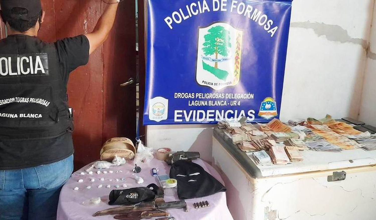 Tres detenidos durante la desarticulación 
de dos centros de distribución de drogas