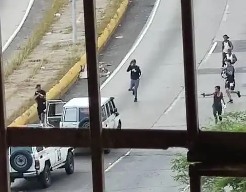 CON PISTOLA EN MANO: así emboscaron a funcionarios del Cicpc