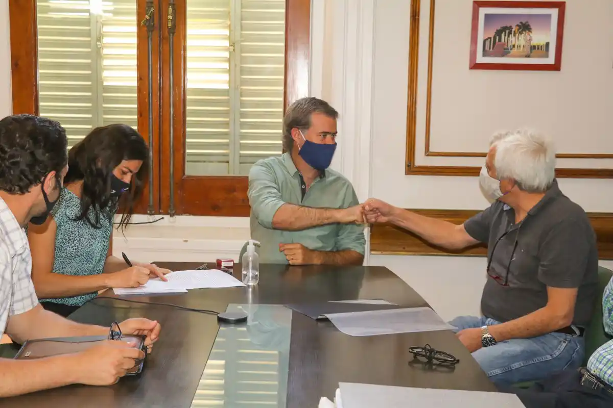 El intendente firmó el contrato de obra para la construcción del Polideportivo Norte