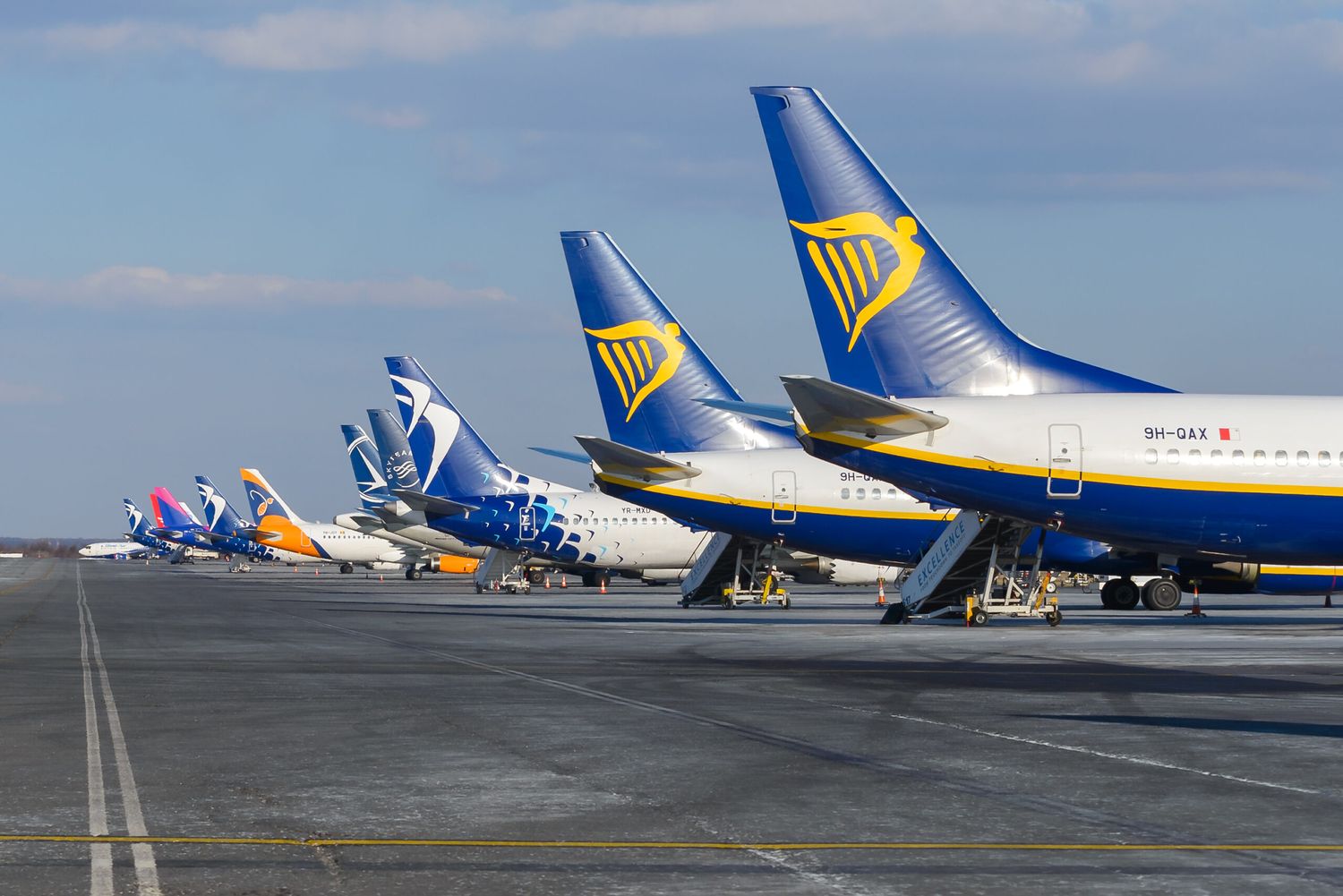 Análisis: Ryanair elimina cuatro destinos locales mientras avanza en Rumanía