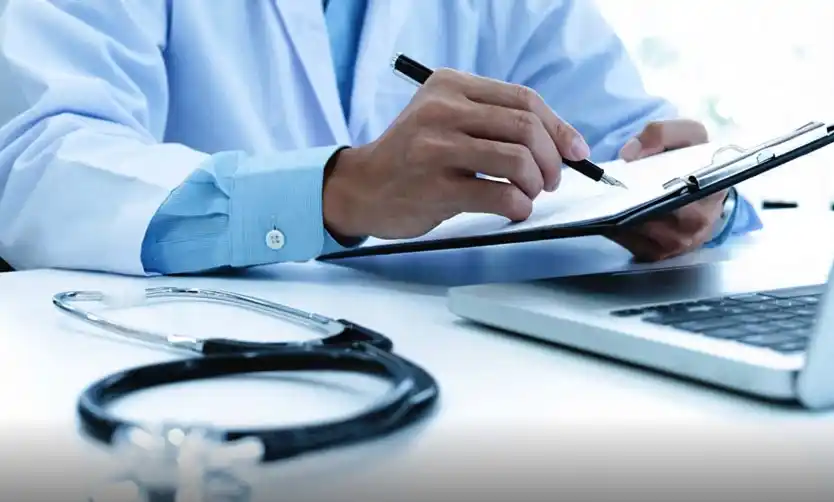 Las prepagas devolverán en 12 cuotas el monto cobrado de más