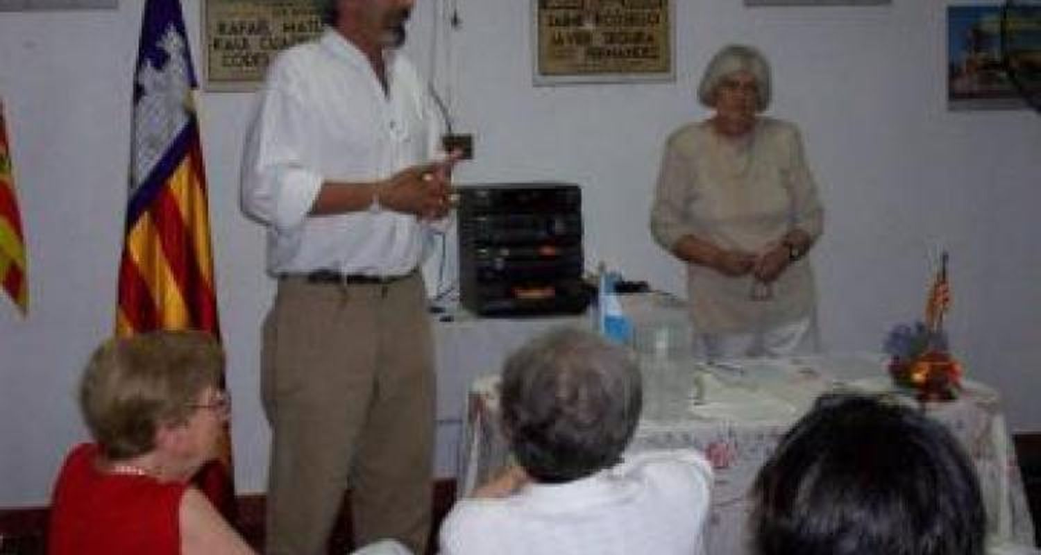 Café literario en Agrupación Mallorca