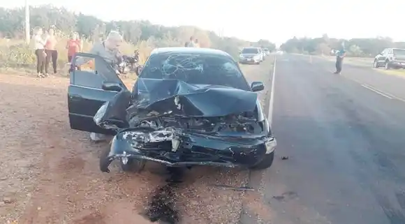 Accidente entre un camión y un automóvil