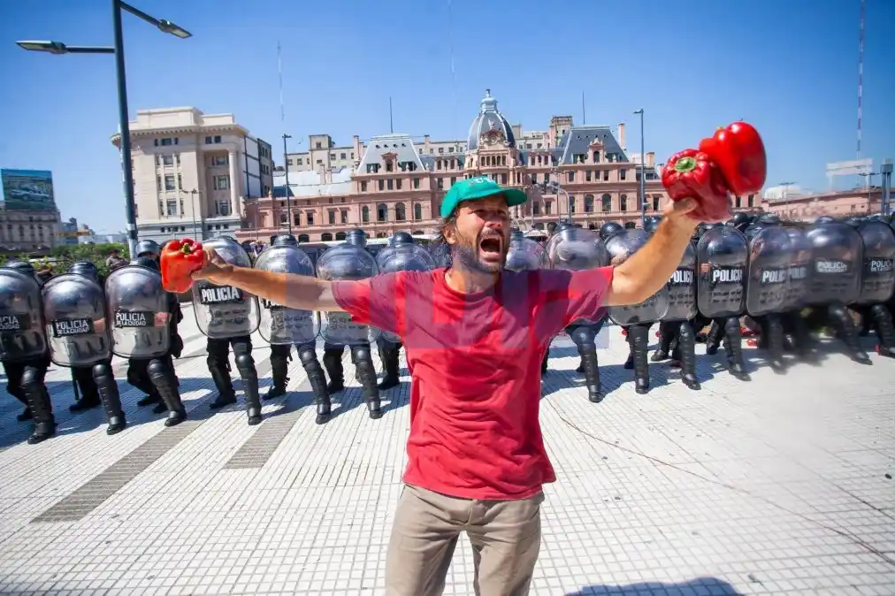 La UTT que Levaggi conduce se hizo conocida mediáticamente cuando empezó a protagonizar los verdurazos en la Plaza de Mayo (foto: gentileza de Revista Cítrica) 