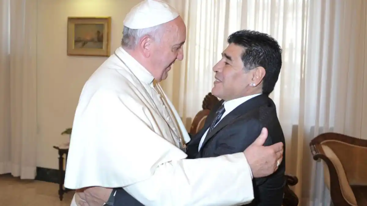 Francisco recordó “con afecto” sus encuentros con Maradona