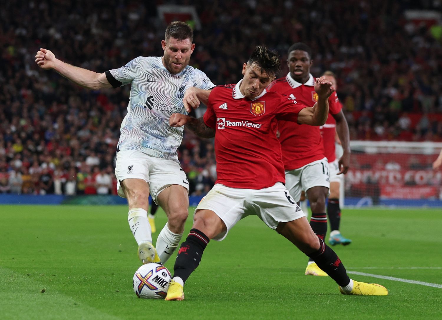 El United, con Lisandro Martínez se llevó el clásico ante Liverpool