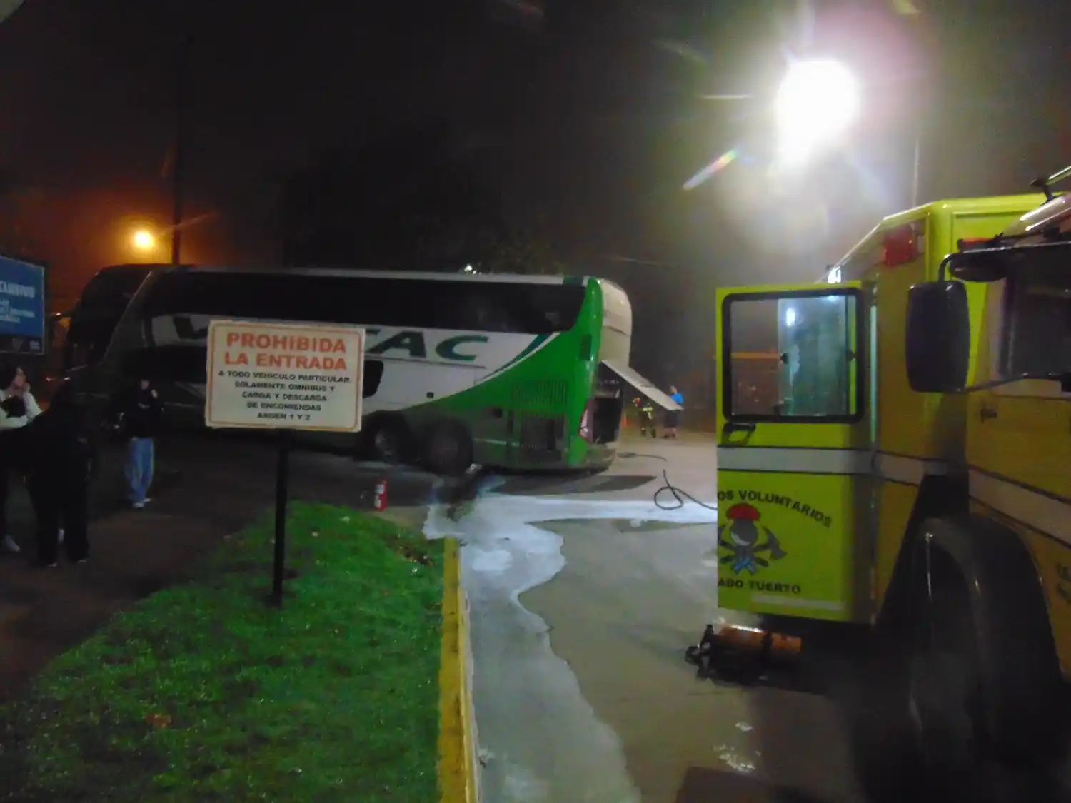 Los bomberos controlaron rápidamente el incendio.