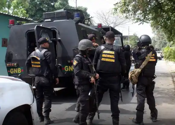 Capturan a extorsionadores en el Zulia cuando iban a poner una corona fúnebre en la casa de una víctima