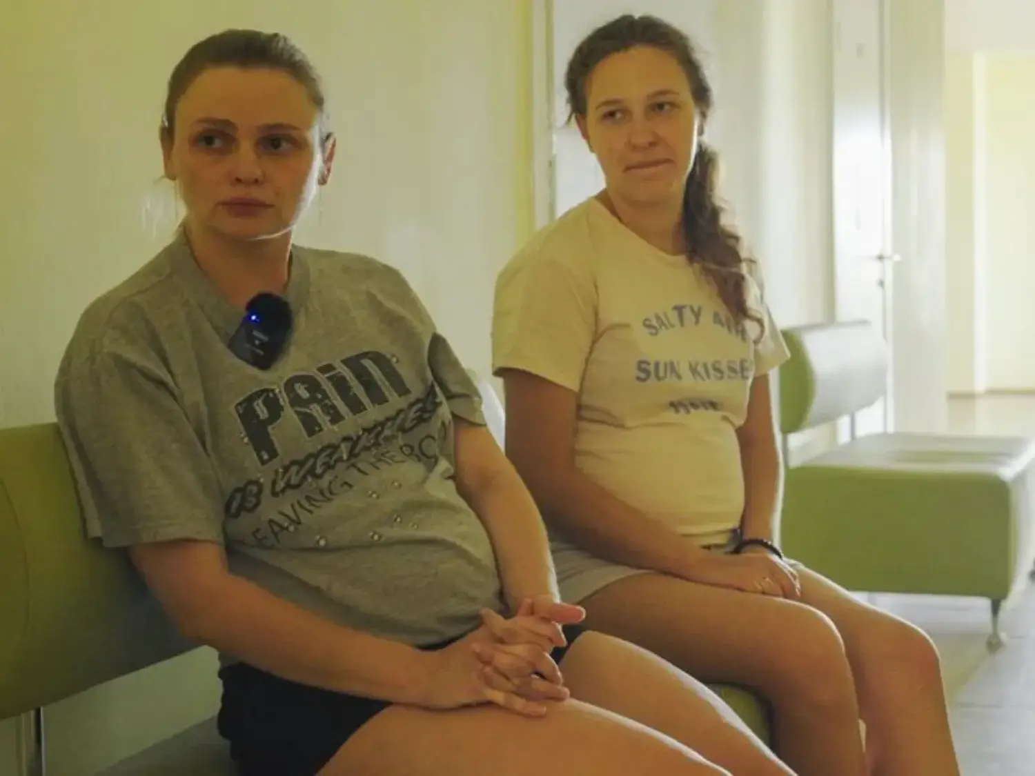 Dos mujeres embarazadas acuden a un hospital en la capital ucraniana, Kiev. Foto ONU