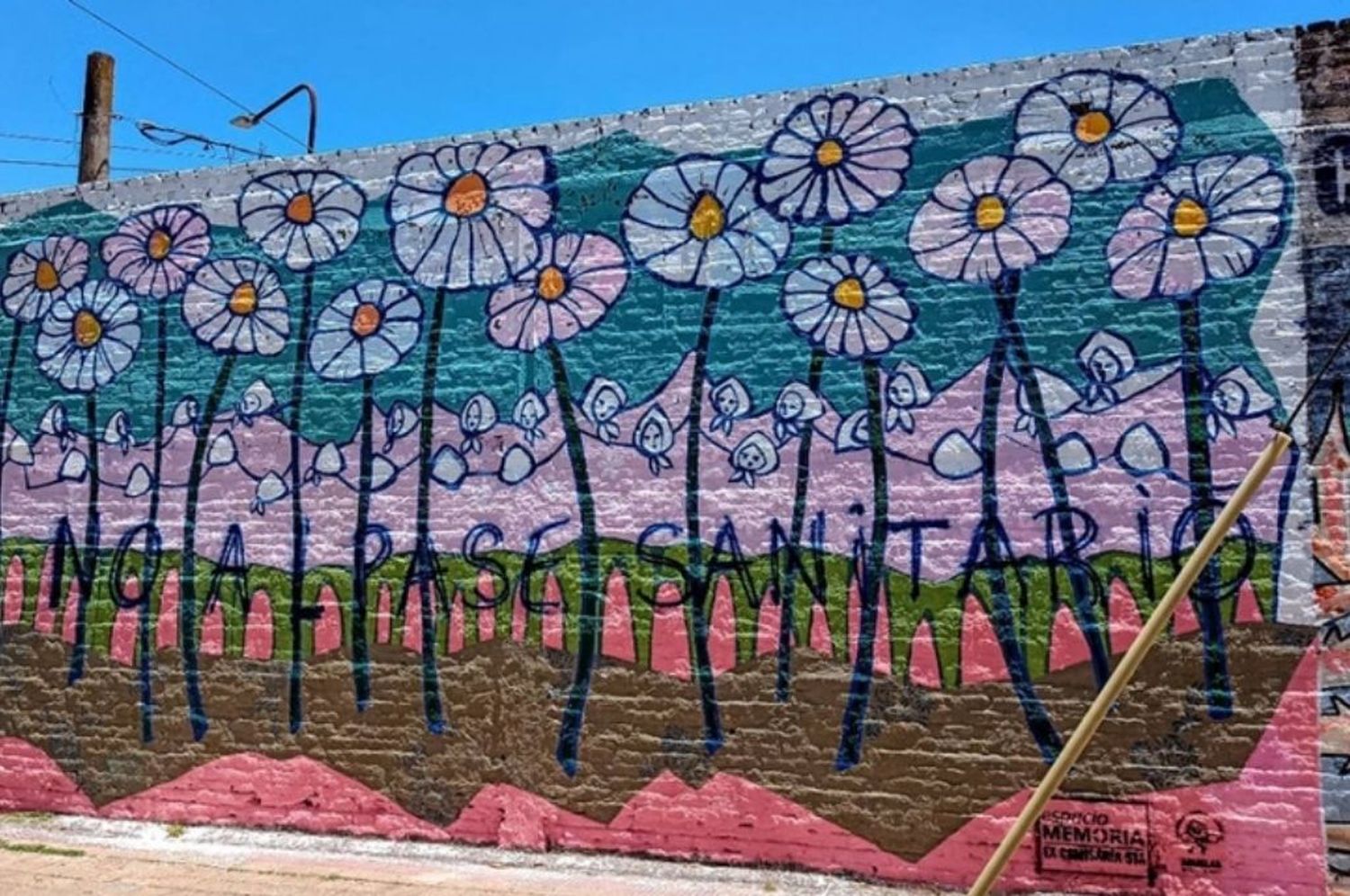 Vandalizaron un mural que recuerda la lucha de las Abuelas de Plaza de Mayo