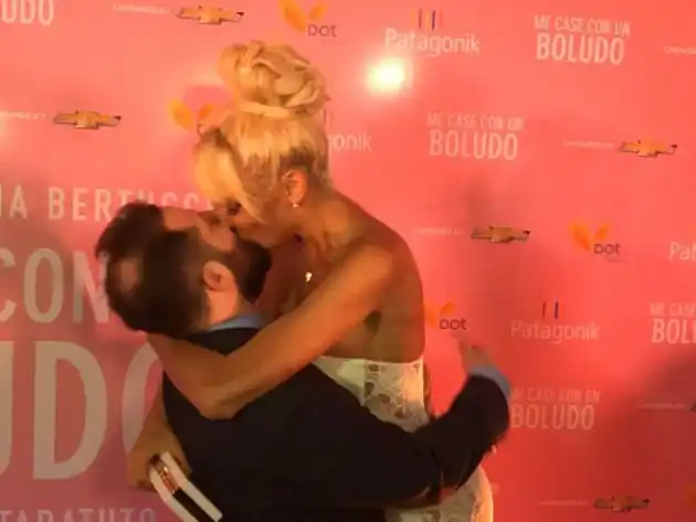 Vicky y Ottavis anunciaron casamiento