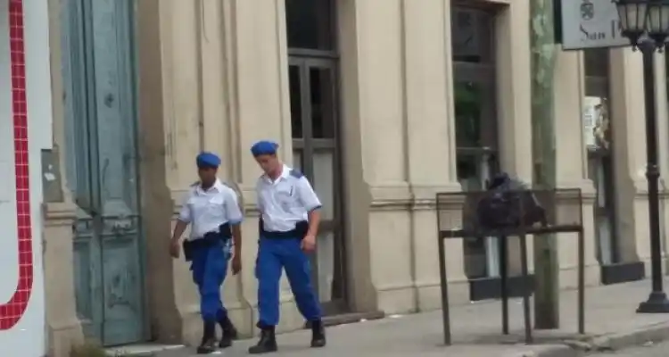 Policía Local: Comienzan a trabajar los del Operativo Sol y llega una pareja a Santa Lucía