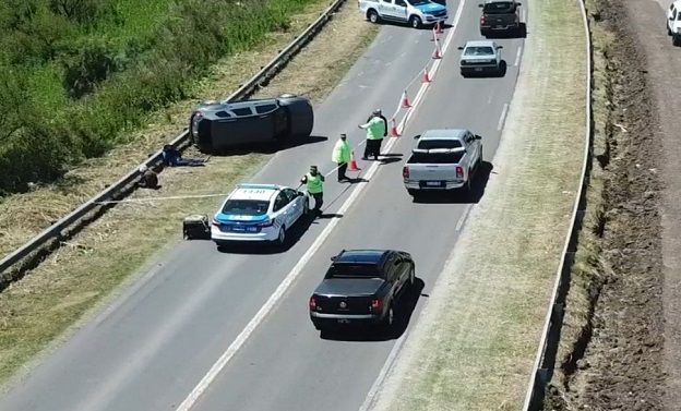 Persecución, vuelco y tres detenidos con 80 kilos de marihuana 