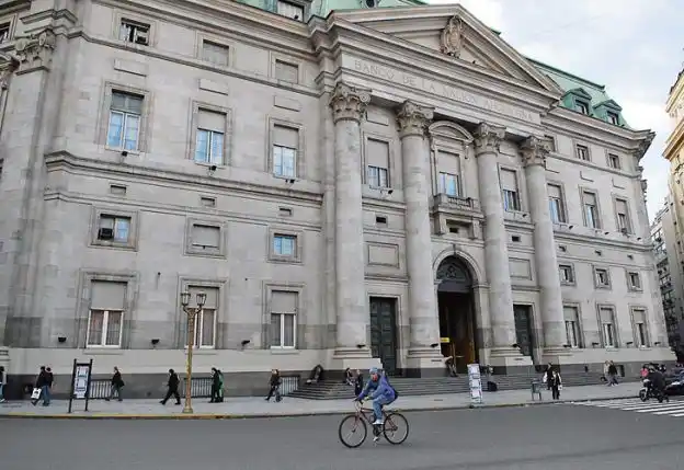 Bancos privados bajan 5 puntos la tasa para créditos pyme