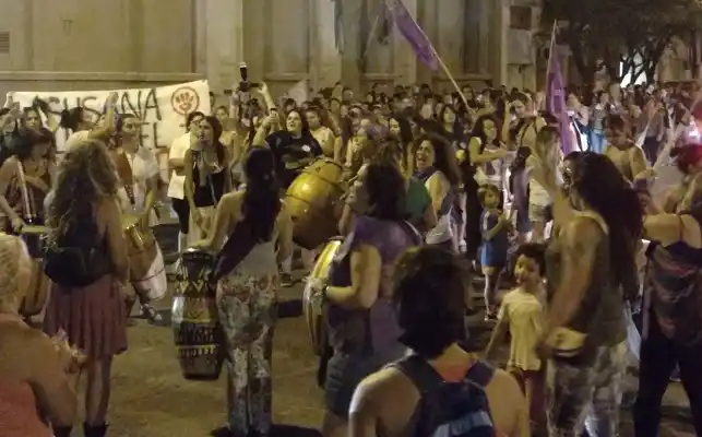 Mujeres de Gualeguaychú se manifestaron en la plaza San Martín