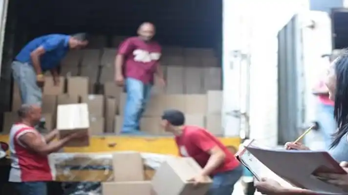 ¡NO CUMPLEN NI CON EL CLAP!  El programa «bandera» de Maduro muere de inanición