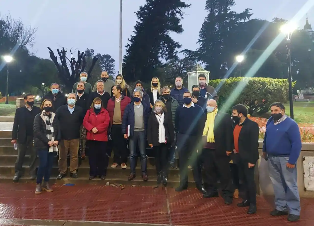 La oposición oficializó el frente electoral "Juntos por Entre Ríos"