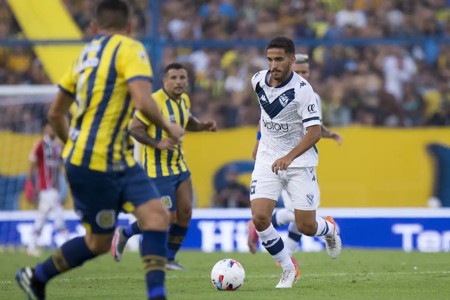 Central venció a Vélez con un golazo de Báez