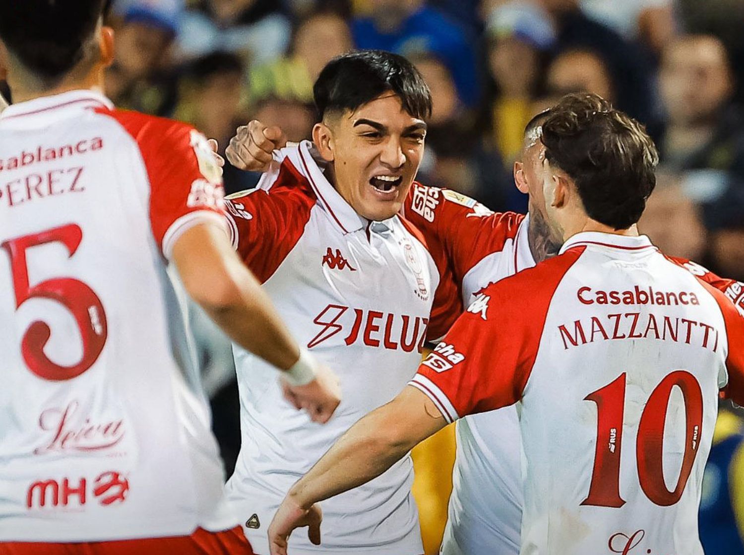 Huracán se hizo gigante en Rosario y eliminó a Central