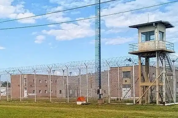 Detuvieron a una joven policía sospechada de filtrar información a su novio preso por una balacera