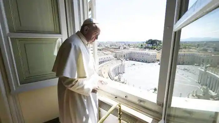 El Papa pide obedecer a las autoridades «para que no retorne la pandemia»