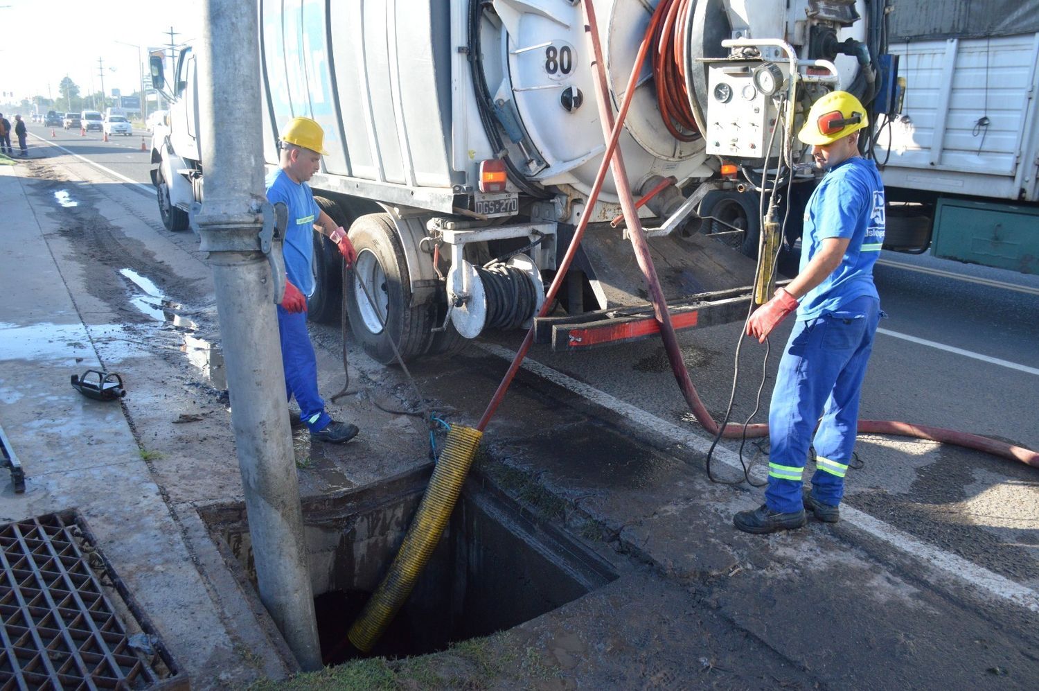 Los trabajos comprenden la desobstrucción de 1.477 metros de cañerías de distintos diámetros, 73 sumideros y 13 cámaras de inspección.