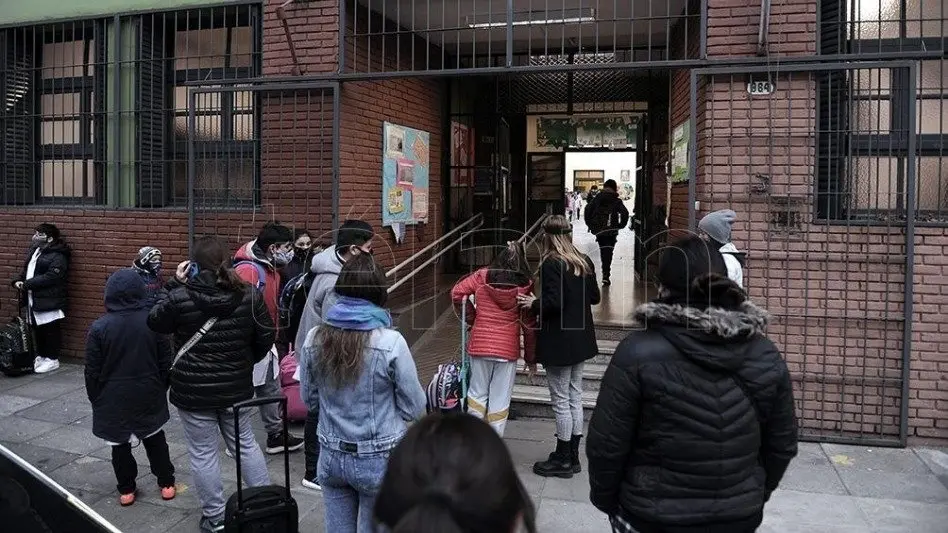 Gremios repudian el incumplimiento de protocolo sanitario en escuelas porteñas