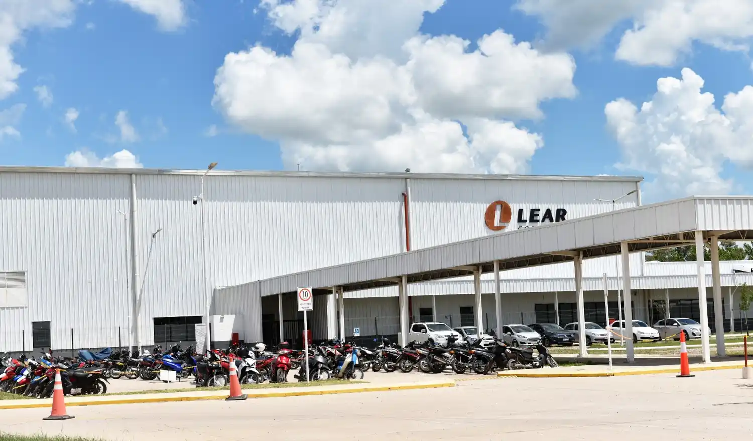 Impulsada por la baja producción, Lear recorta su plantel.