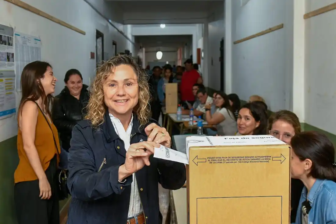 Isa Castagnino votando