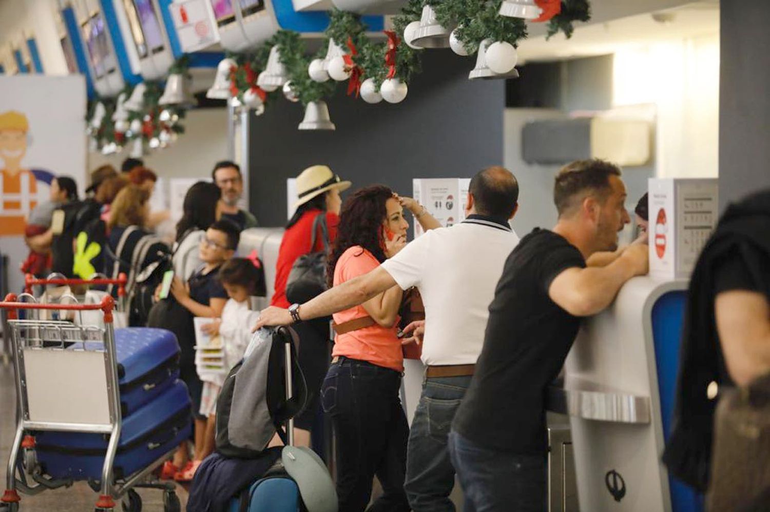 Corona Caos en Argentina: Cierre de hoteles, cancelación de vuelos domésticos y pasajeros a la deriva