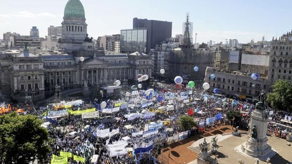 Marcha al Congreso: Gremios reclamaron la Emergencia Social y lanzan advertencias