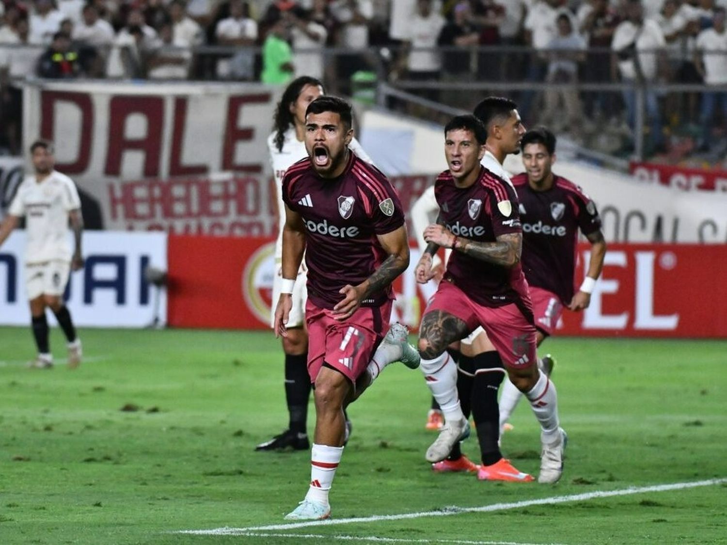 River viene de vencer a Universitario en Perú