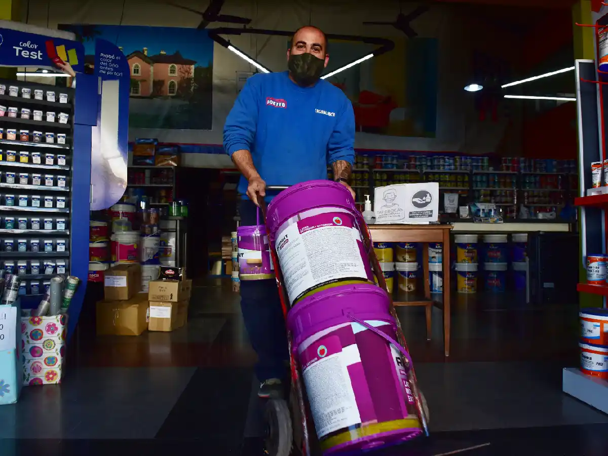 Corralones y pinturerías, cautos y al aguardo de posibles subas de precios