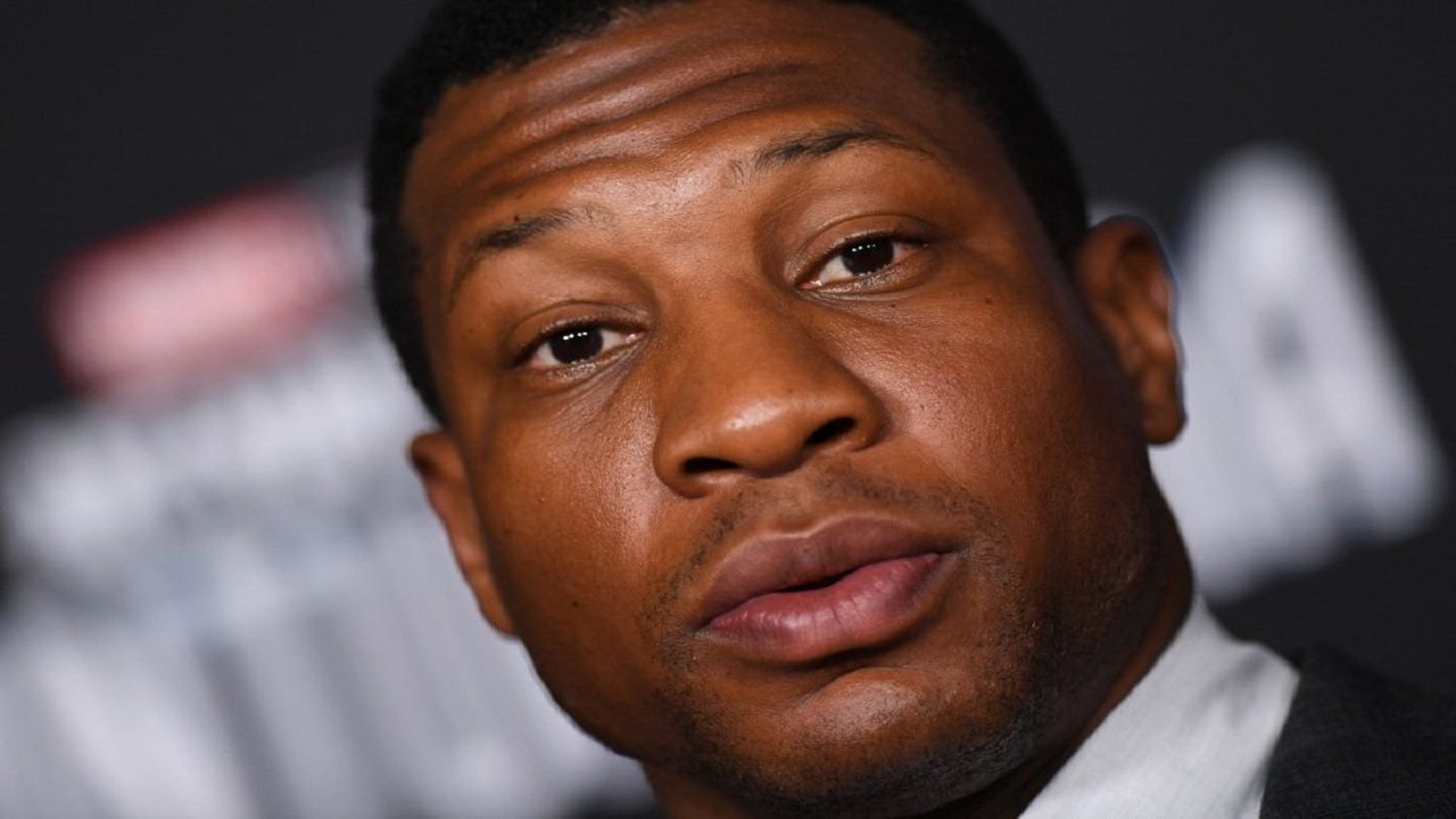 Actor de Creed y Marvel es detenido por violencia doméstica