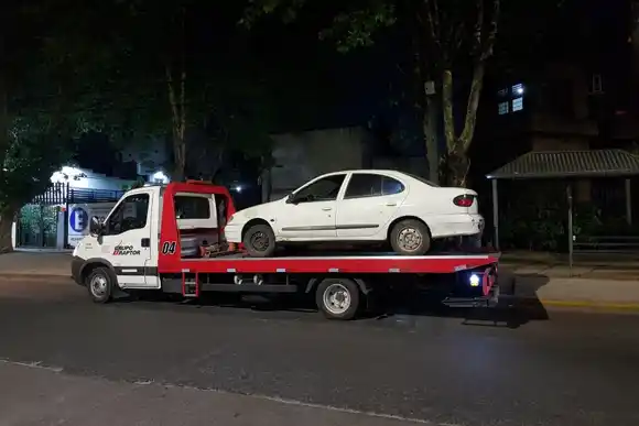 Si se rompe el auto, a pagar la grúa: ¿cuánto cuesta el kilómetro del servicio de grua y remolque en la provincia?