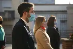 Müller acompañó a niños de primaria en la Jura a la Bandera