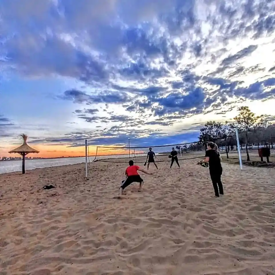 Llega el beach tennis a Teodelina
