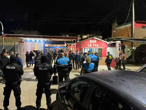 Detenidos y secuestro de armas y drogas en un bar de La Florida