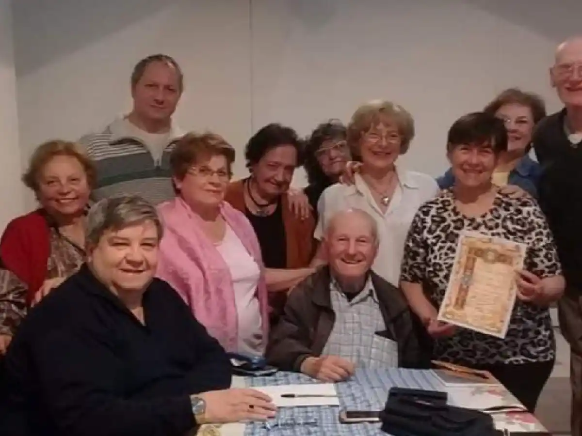 Entregan  premios del certamen  literario "Poesía y Color Tito"